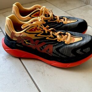 Men’s HOKA Tecton X2 - GREAT condition - size 8.5